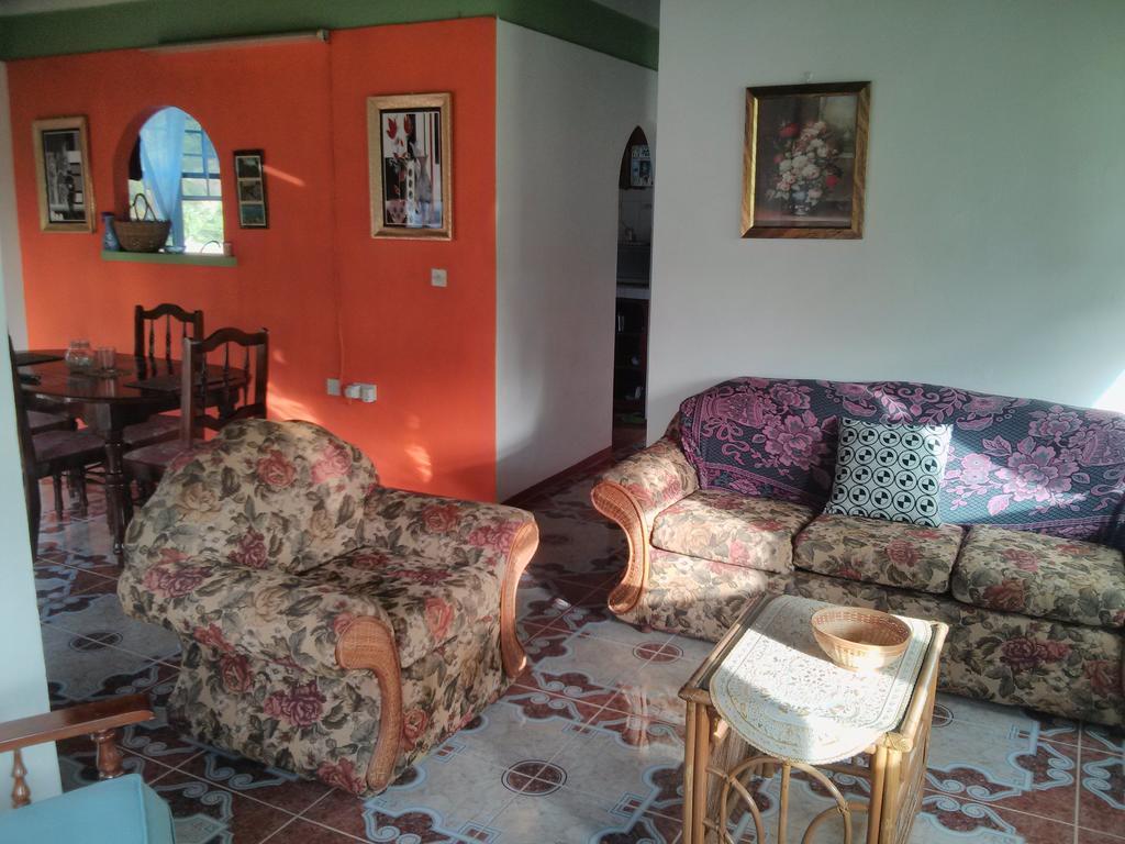 Mainroad Suite Calibishie Buitenkant foto