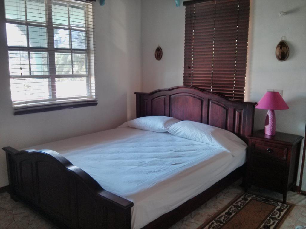 Mainroad Suite Calibishie Buitenkant foto